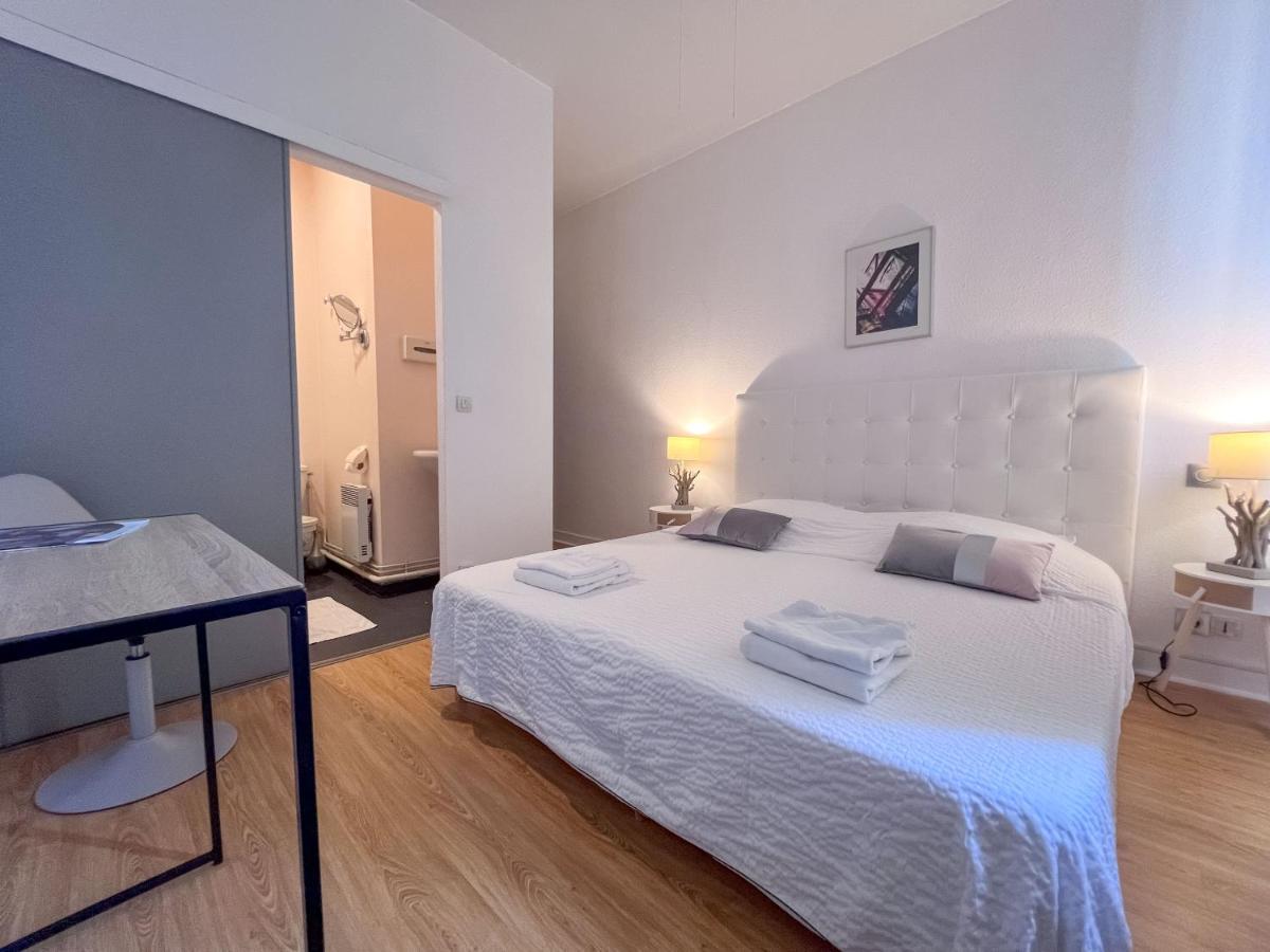 Le B Bed & Breakfast Belves Exterior photo