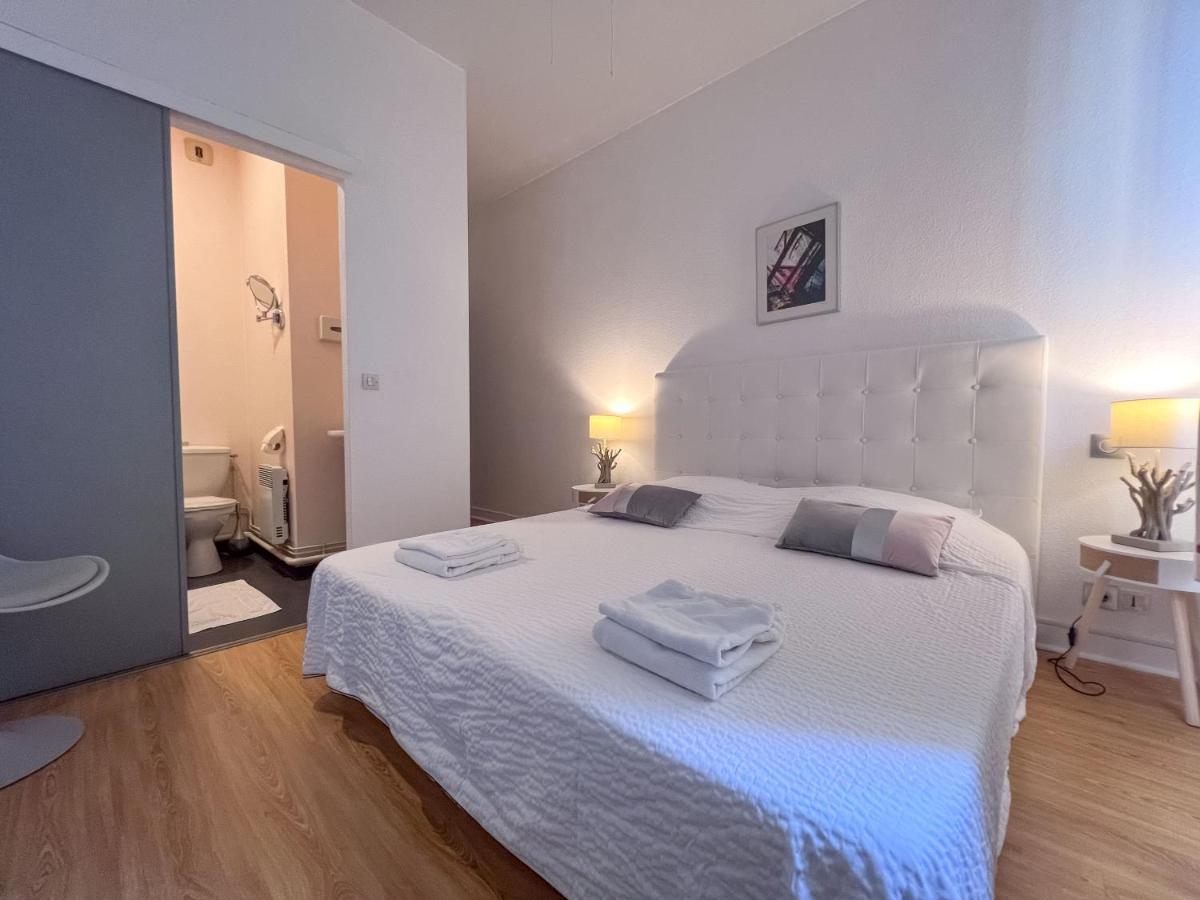Le B Bed & Breakfast Belves Exterior photo